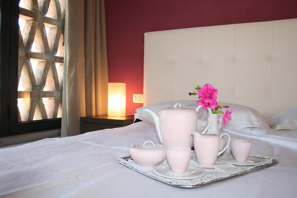 Tavarnuzze Il Poggiolo Delle Rose Bed&Breakfast חדר תמונה